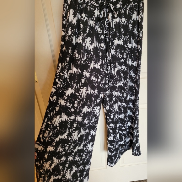 Romper - Picture 2 of 4